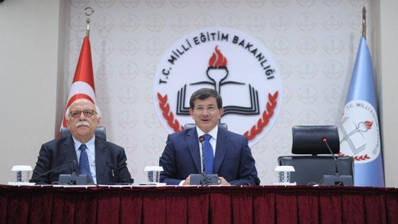Başbakan Ahmet Davutoğlu, Millî Eğitim Bakanlığını Ziyaret Etti
