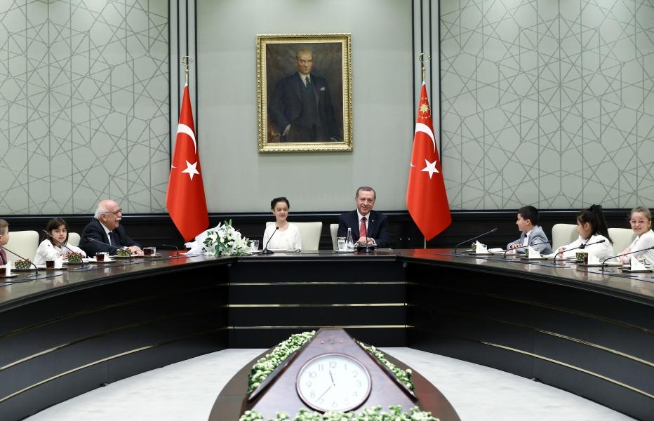 Cumhurbaşkanı Erdoğan, Bakan Avcı ve beraberindeki 23 Nisan çocuklarını kabul etti