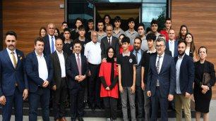 MINISTER ÖZER GOT TOGETHER WITH VOCATIONAL EDUCATION CENTER STUDENTS IN İSTANBUL