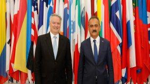 MINISTER ÖZER WENT TO PARIS TO ATTEND OECD EDUCATION MINISTERS' MEETING